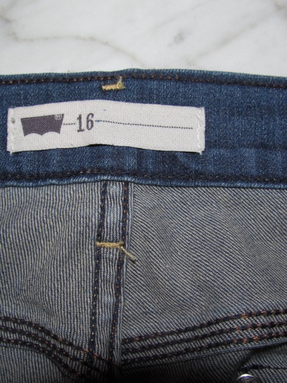Levi Strauss Co. Women's Bermuda Shorts Size 16 Dark Wash Summer Clothing - Picture 4 of 4